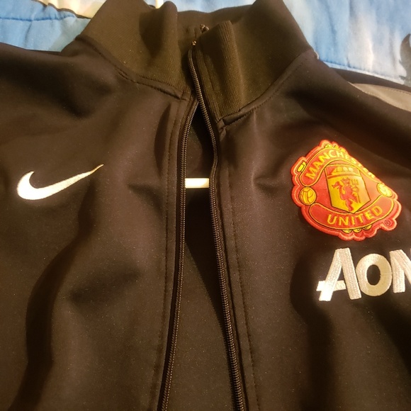 Manchester United Jacket - Picture 6 of 6